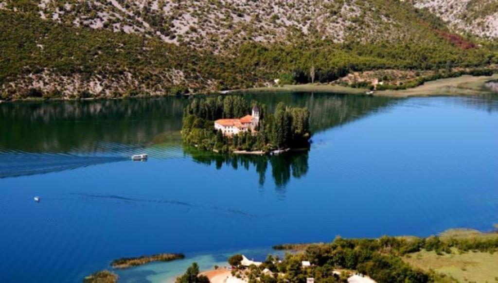 Отель Krkahaus Лозовац Экстерьер фото